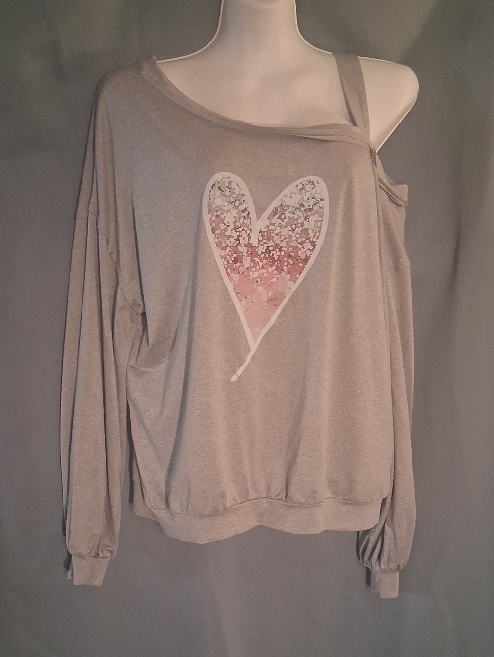 Women's Off-Shoulder Heart Pullover Sweatshirt - Light Gray with Pink Heart